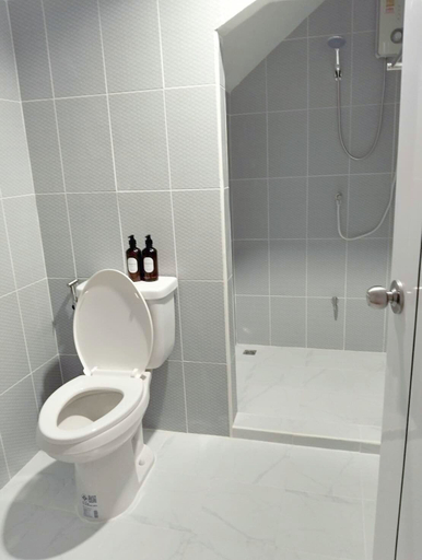 Bathroom 3, Stay On Sukhumvit 11, Wattana