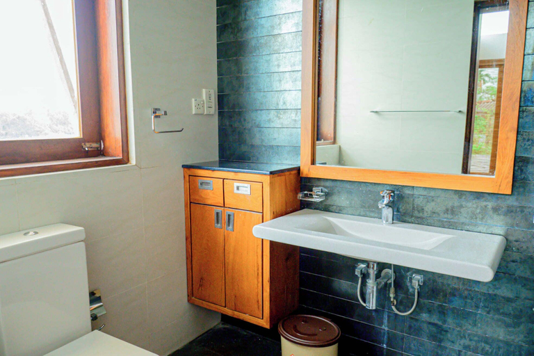 Bathroom 4, The Rivergates Villa, Panadura