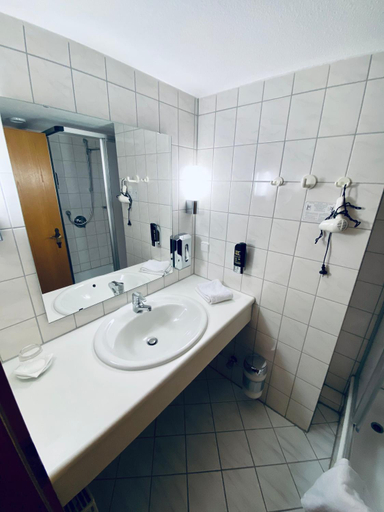 Bathroom 4, E&D Hotel Rodgau, Offenbach