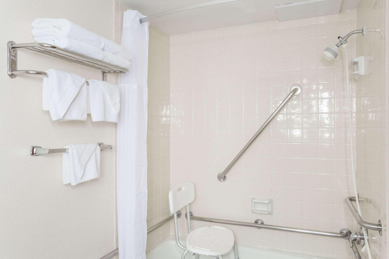 Bathroom 4, Days Inn by Wyndham Evanston WY, Uinta