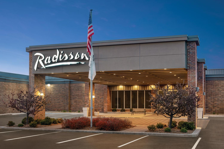 Exterior & Views 2, Radisson Hotel and Conference Center Fond du Lac, Fond du Lac