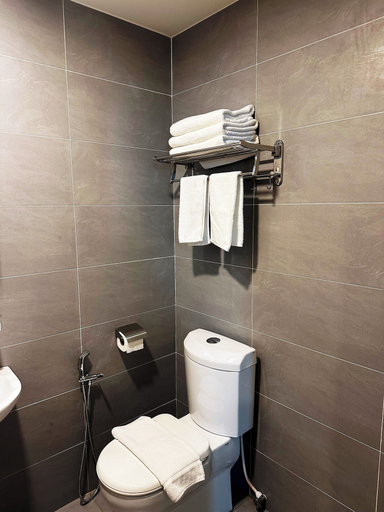 Bathroom 11