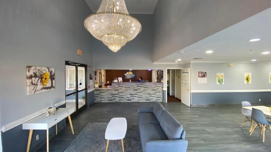 Public Area 2, Days Inn & Suites by Wyndham Winnie, Chambers