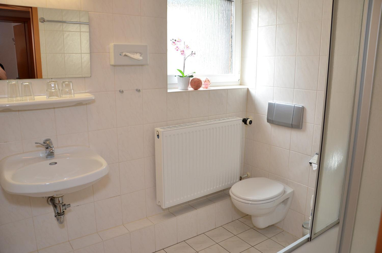 Bathroom, Hotel Vierenstraße, Erzgebirgskreis