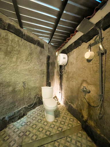 Bathroom 2, Villa Kamar Tamu Selomartani 2, Sleman
