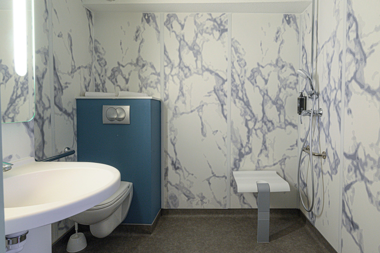 Bathroom 4, Ibis budget Saint-Étienne stade, Loire