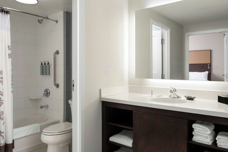 Bathroom 5, Residence Inn by Marriott Ottawa Airport, Ottawa