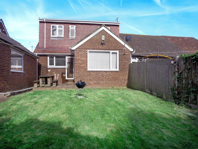 Exterior & Views 2, Cozy Riverside Retreat in Snodland, Kent