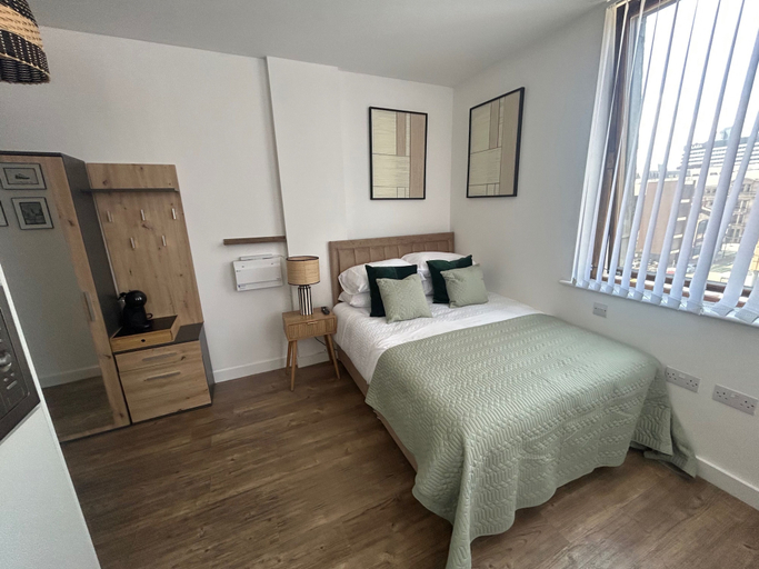 Bedroom 2, Central 1-bed Studio, Sleeps 2 With City Views, Sefton