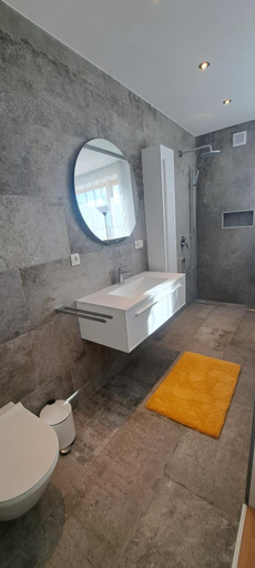 Bathroom 2, Sonnige und ruhige Wohnung in Innsbruck - Stadtrand, Innsbruck