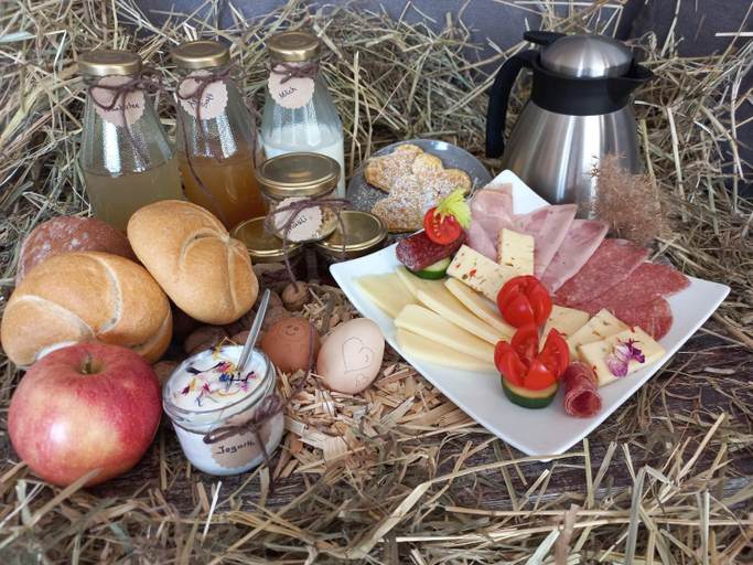 Food & Drinks 4, Stillehof - Ferienwohnungen auf dem Bauernhof- Sudtirol, Bolzano