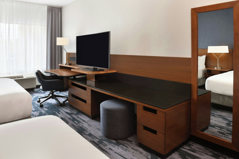 Bedroom 3, Fairfield Inn & Suites by Marriott Calgary Downtown, Division No. 6