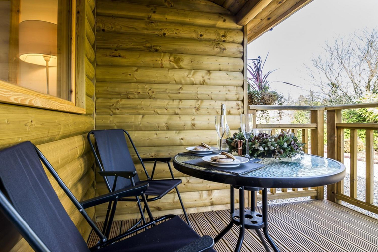 Others 5, Laurel Lodge - 2 Bedroom Log Cabin - St Florence, Pembrokeshire