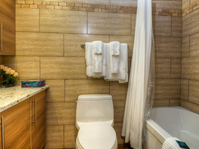 Bathroom 2, Western Hotel & Executive Suites, Wellington