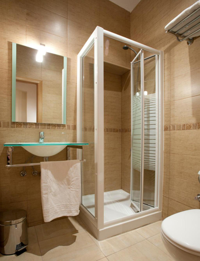Others 5, Hostal Zabala, Madrid