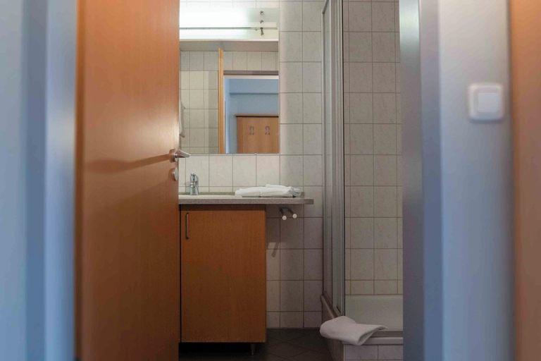 Bathroom 5, Plaza Inn Braunschweig City Nord, Braunschweig