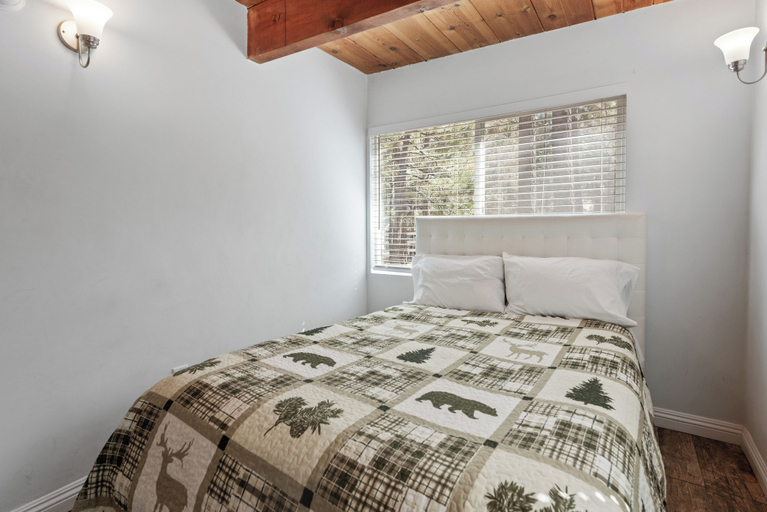 Bedroom 2, Redwood Elegance, San Bernardino