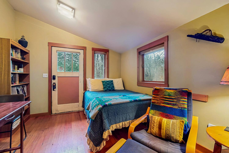 Bedroom 2, Island Artist Studio, San Juan