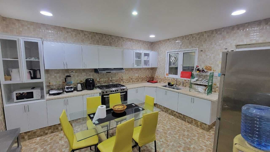 Shared kitchen, Dar Shaden Hostel, Seeb