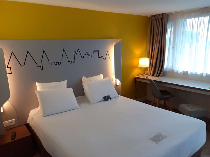 Bedroom 4, Kyriad Carcassonne - Aéroport, Aude
