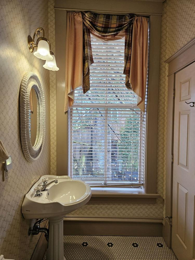 Bathroom 4, Hotel Planter, Skagit