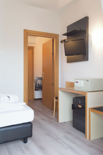 Bedroom 4, Hotel Rudy di Singh Satwant, Trento