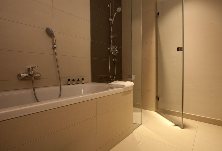 Bathroom 4, Gasthof Zufriedenheit, Burgenlandkreis