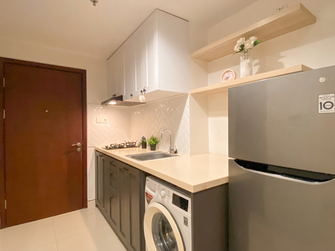 Others 2, Warm Minimalist Studio Room at West Vista Apartment By Travelio, Jakarta Barat