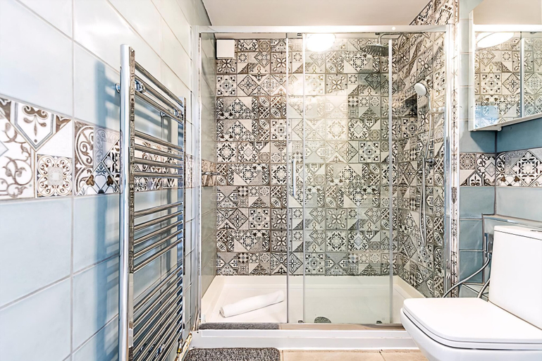 Bathroom 3, Quiet and Cosy 2-bed in Wimbledon, London