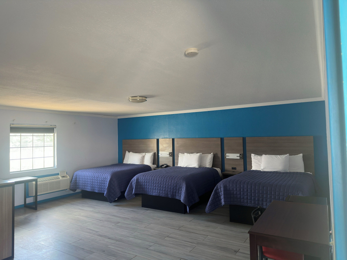 Bedroom 2, Carrizo Executive Inn, Dimmit