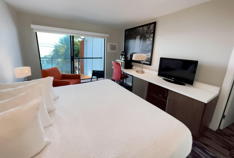 Bedroom 2, The Oceanside, a Coast Hotel, Sunshine Coast