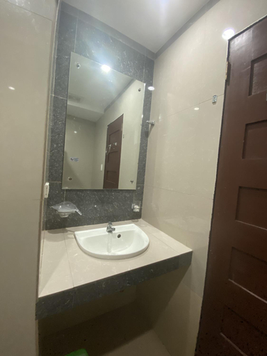 Bathroom 4, Dante's Hideaway Guest House, Malay
