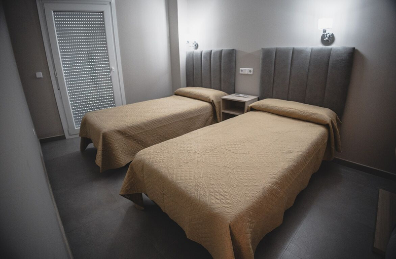 Bedroom 2, Apartamentos Turísticos Capitán, Badajoz