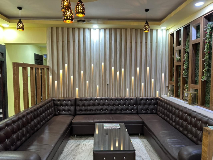 Others 2, HOTEL ROXY DLX, Gaya