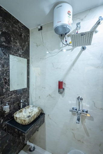 Bathroom 4, The Satnam Inn, Varanasi