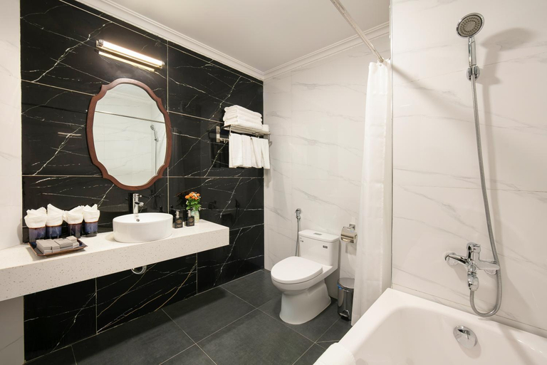 Bathroom 5, Serene Central hotel, Hoàn Kiếm