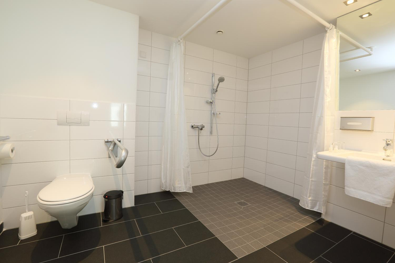 Bathroom 3, Ardey Hotel, Ennepe-Ruhr-Kreis