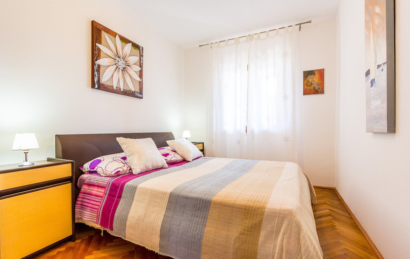 Room 2, Apartment in Croatia Near the Coast, Medulin