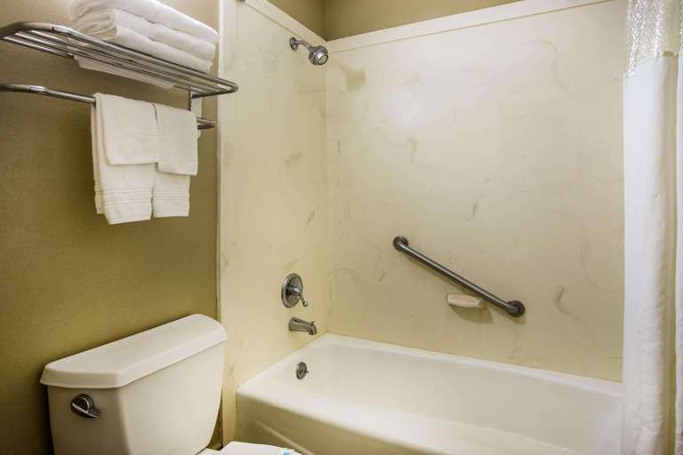Bathroom 4, Super 8 by Wyndham Paragould, Greene