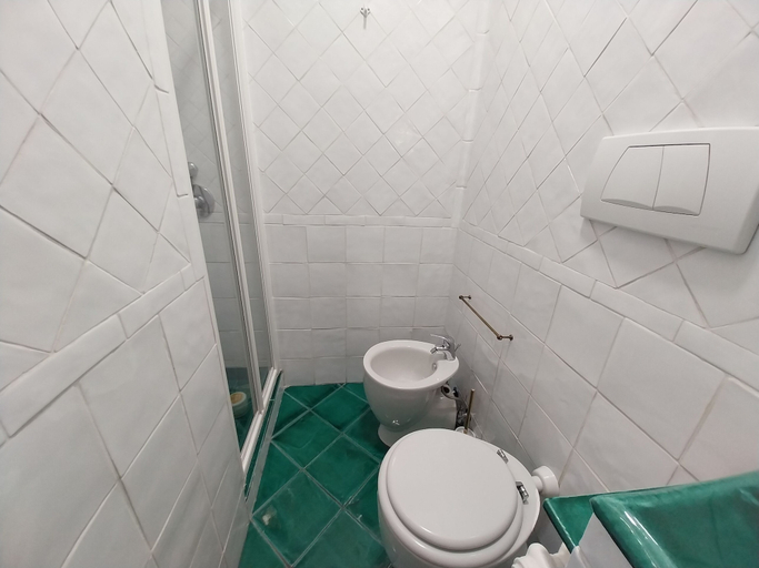 Bathroom 3, A Casa di Vittoria, Rome