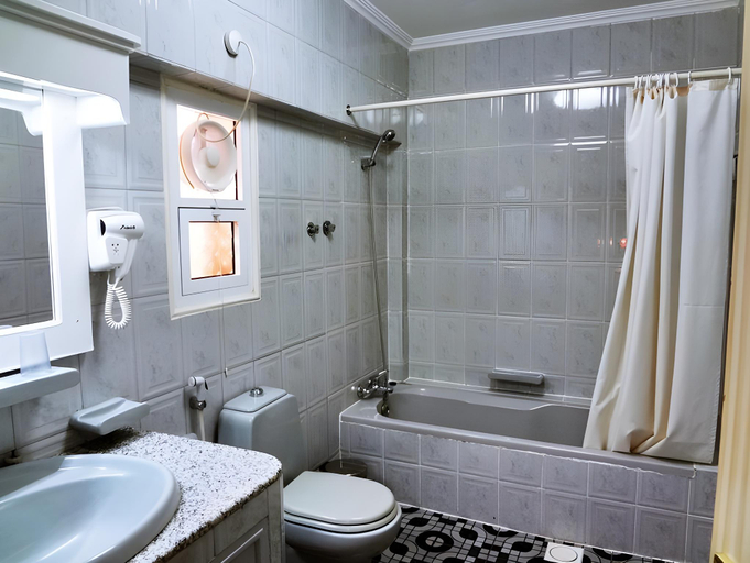 Bathroom 4, Bowshar International Hotel, Bausher