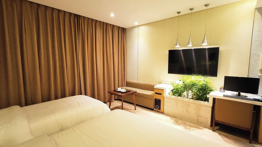 Bedroom 3, Polo Hotel, Namdong