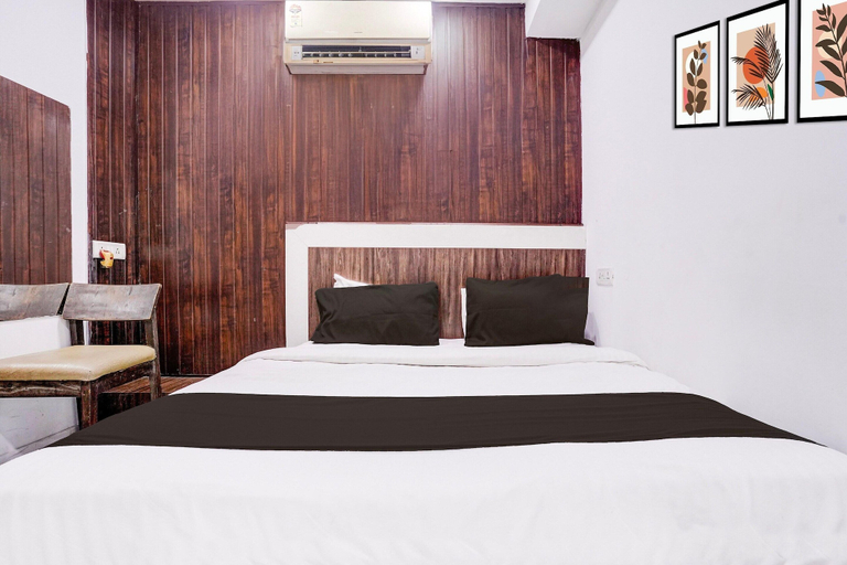 Room 2, Comfy Stays at Lokhandwala Andheri West, Mumbai Suburban