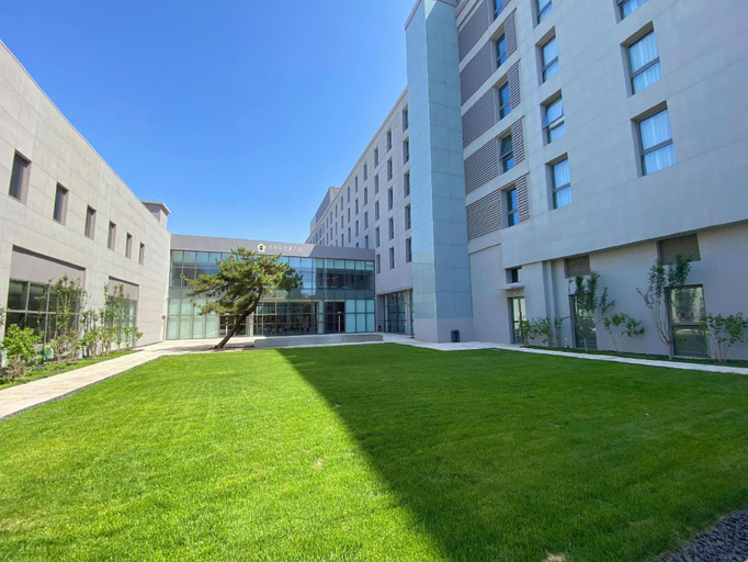 Exterior & Views