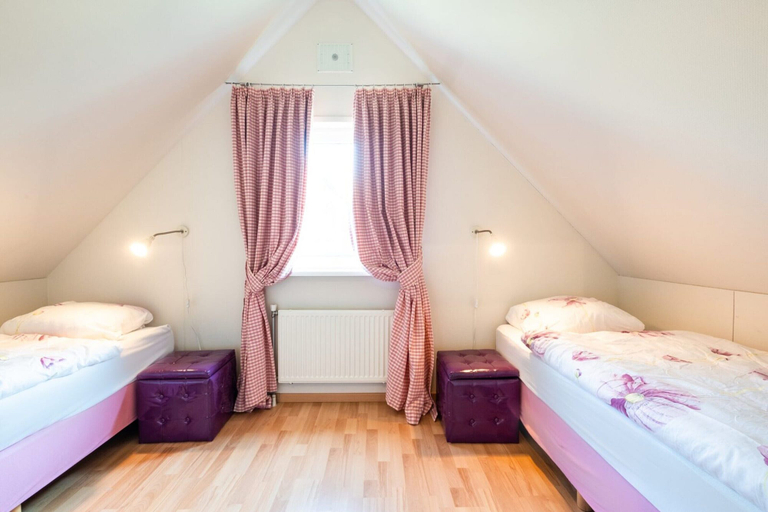 Room 4, Holiday Home in Sint Maartenszee for 6, Zijpe
