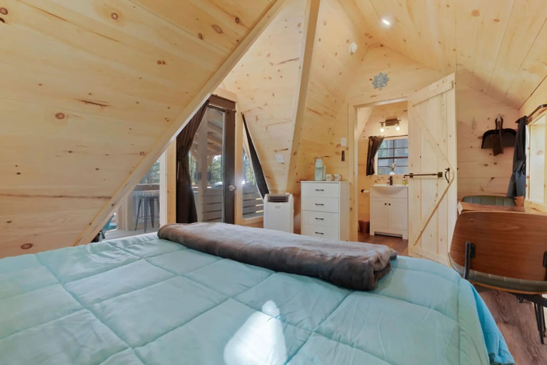 Bedroom 3, Pond And Pine, Oxford