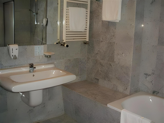 Bathroom 4, DORMERO Hotel Burghausen, Altötting