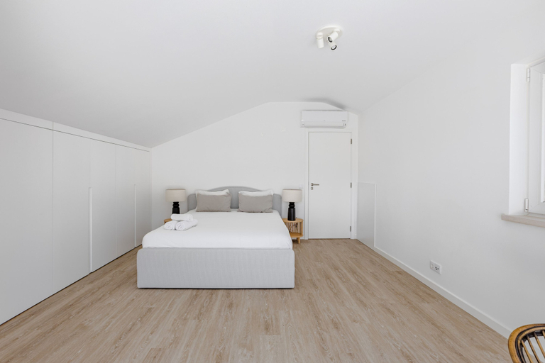 Room 2, Aroeira Modern Grand Villa With Pool by Homing, Almada