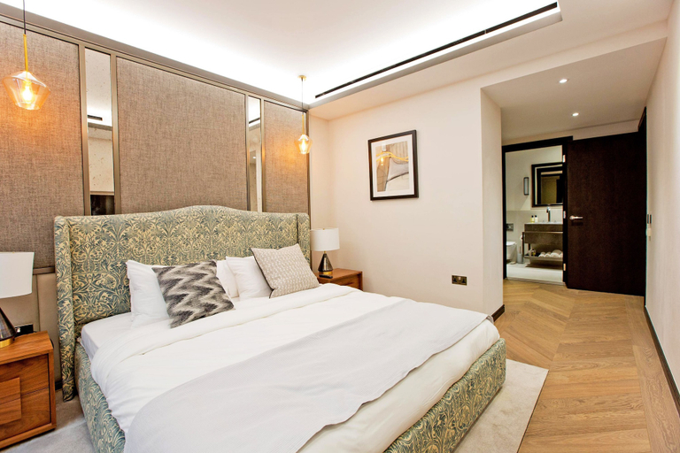 Room 2, 2-bed Superior Apt 103, London