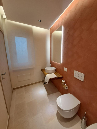 Bathroom 4, H3V, Taranto